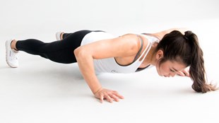 Benefits Of Knee Push Ups Versus Regular Push Ups Les Mills