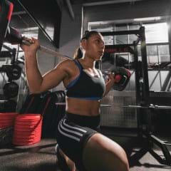 BARBELLS VS BODY WEIGHT