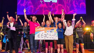 BUILD A COMMUNITY, BETEKEN WAT GOEDS VOOR EEN ANDER!